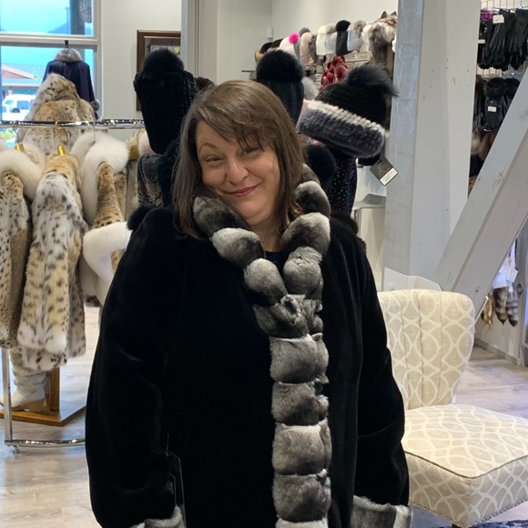 Live!!! luxury, clothing jewelry and more🥰 - Picture 3 of 4